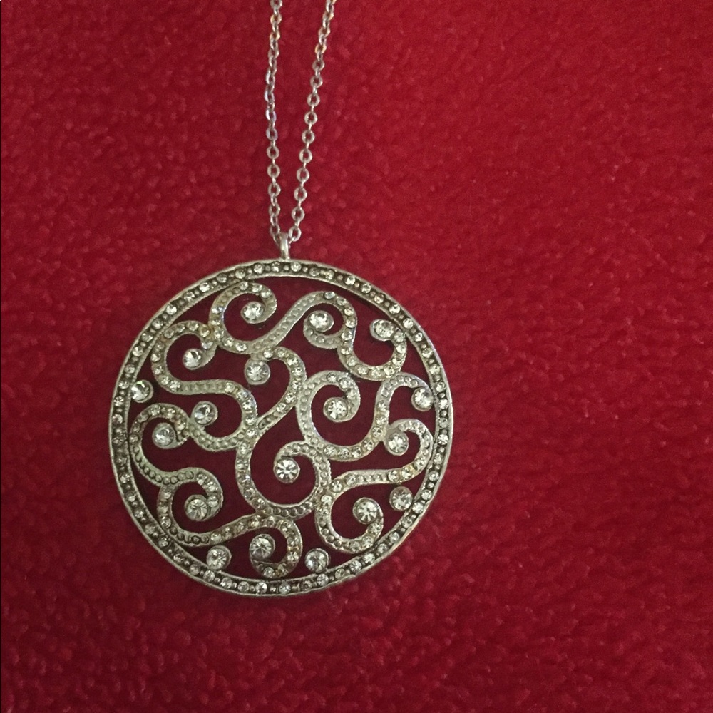 Crystal pendant necklace